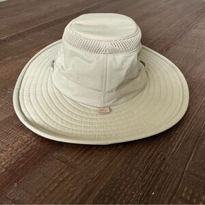 Tilley Airflo Model MTM6 Khaki Green Size 7 - 22Inches